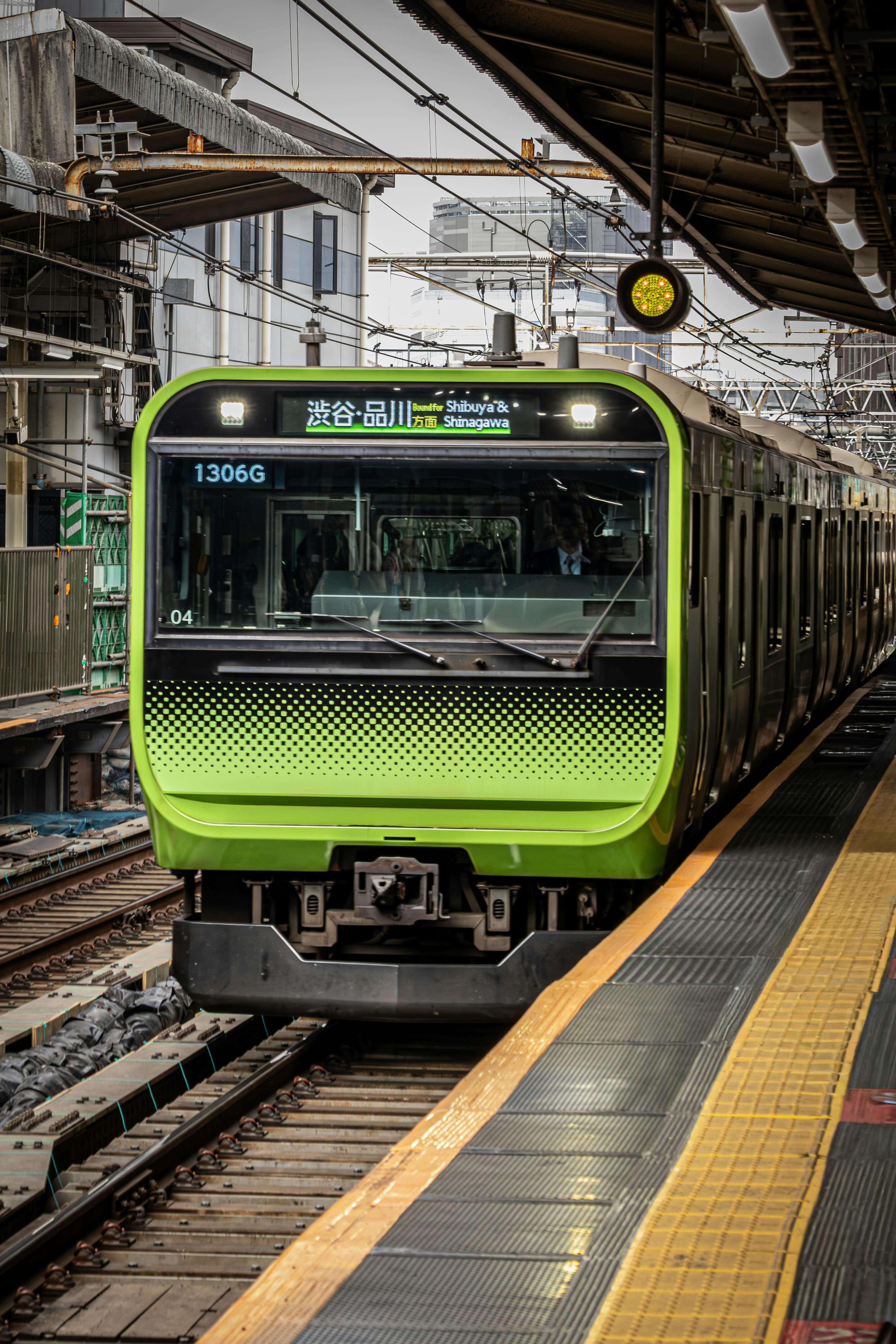 shibuya station platform.jpg